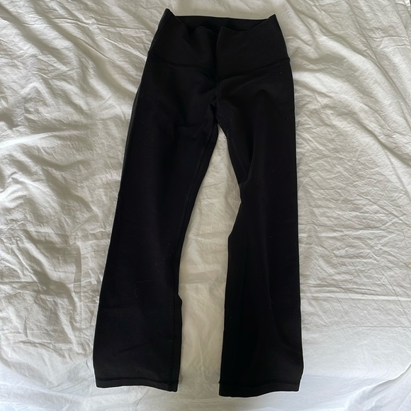 Lululemon Wunder Under Crop - Picture 2 of 2